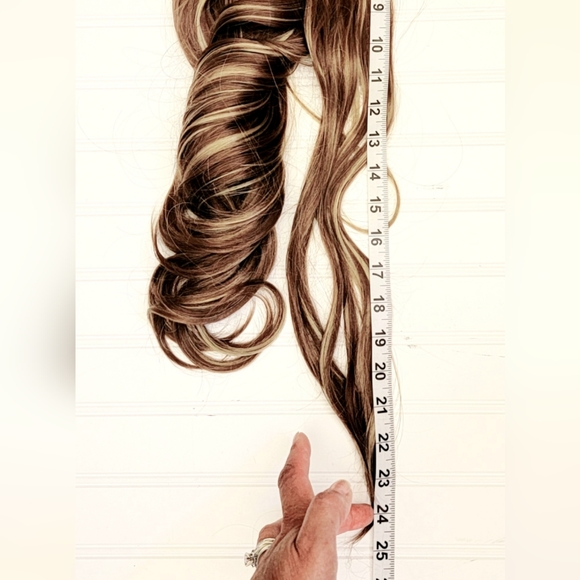 Clip-in Hair Piece Extensions - Picture 9 of 9